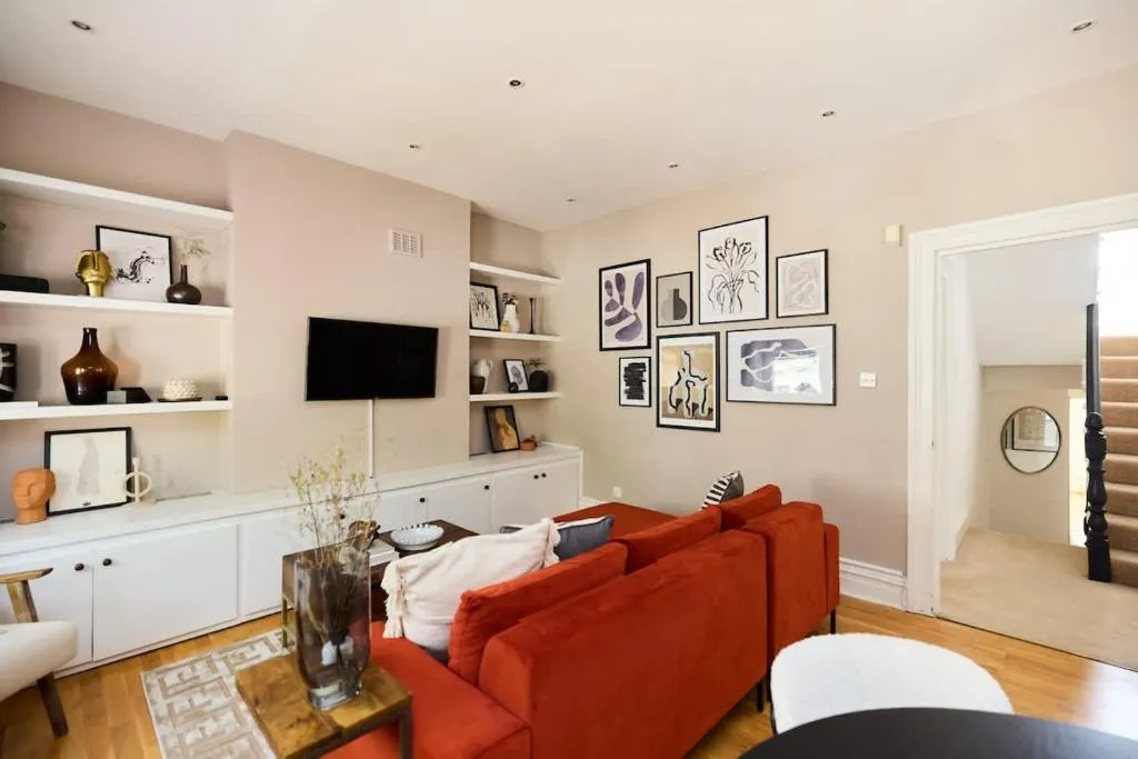 The Waterlow Park Wonder – Trendy 2BDR with Study Room and Patio