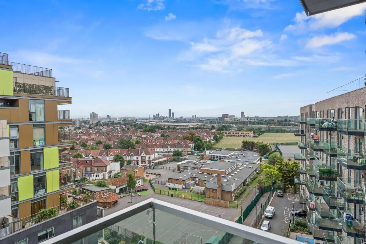 Image 3 of The Wembley – Luxury London Apartment – Upto 9 Guests!
