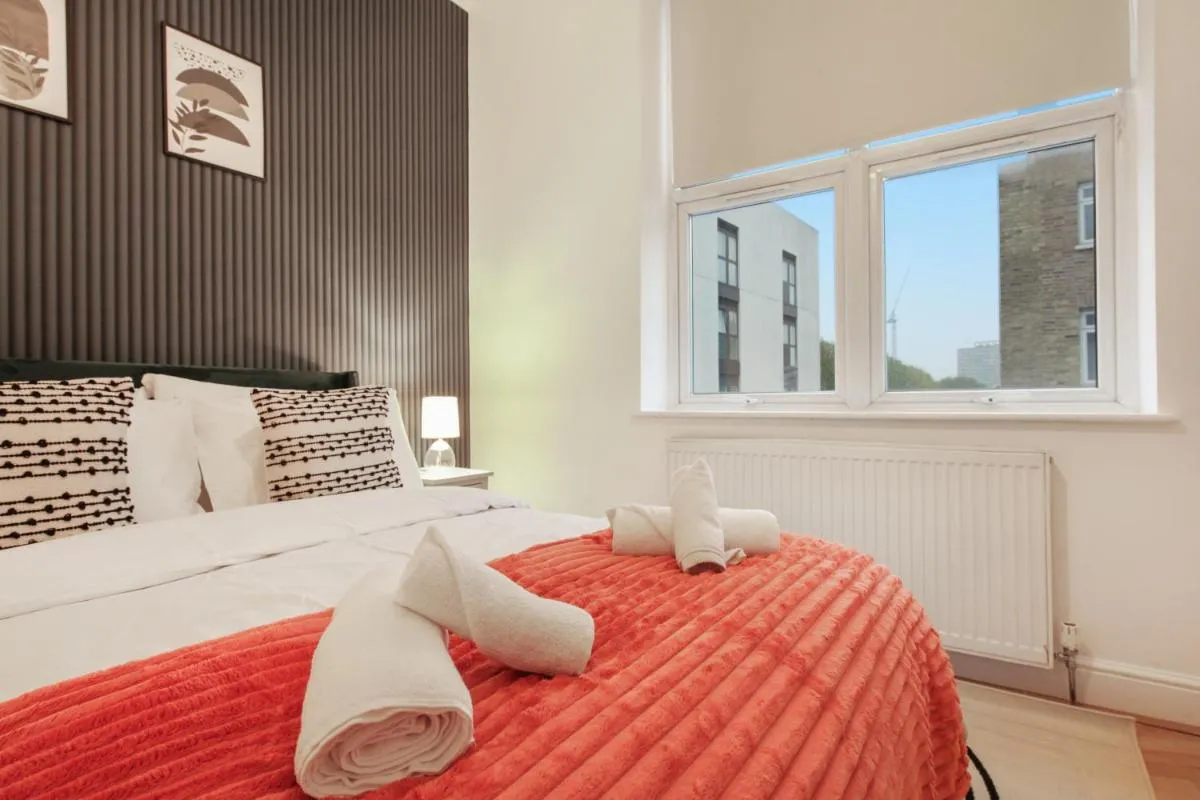 Image 2 of The York Suite – Luxurious & Modern 3 Bed Apartment in King’s Cross