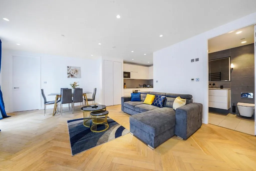 Image 1 of The Zurich Apartment, 6 beds, 15mins to Central London, 10mins Wembley stadium