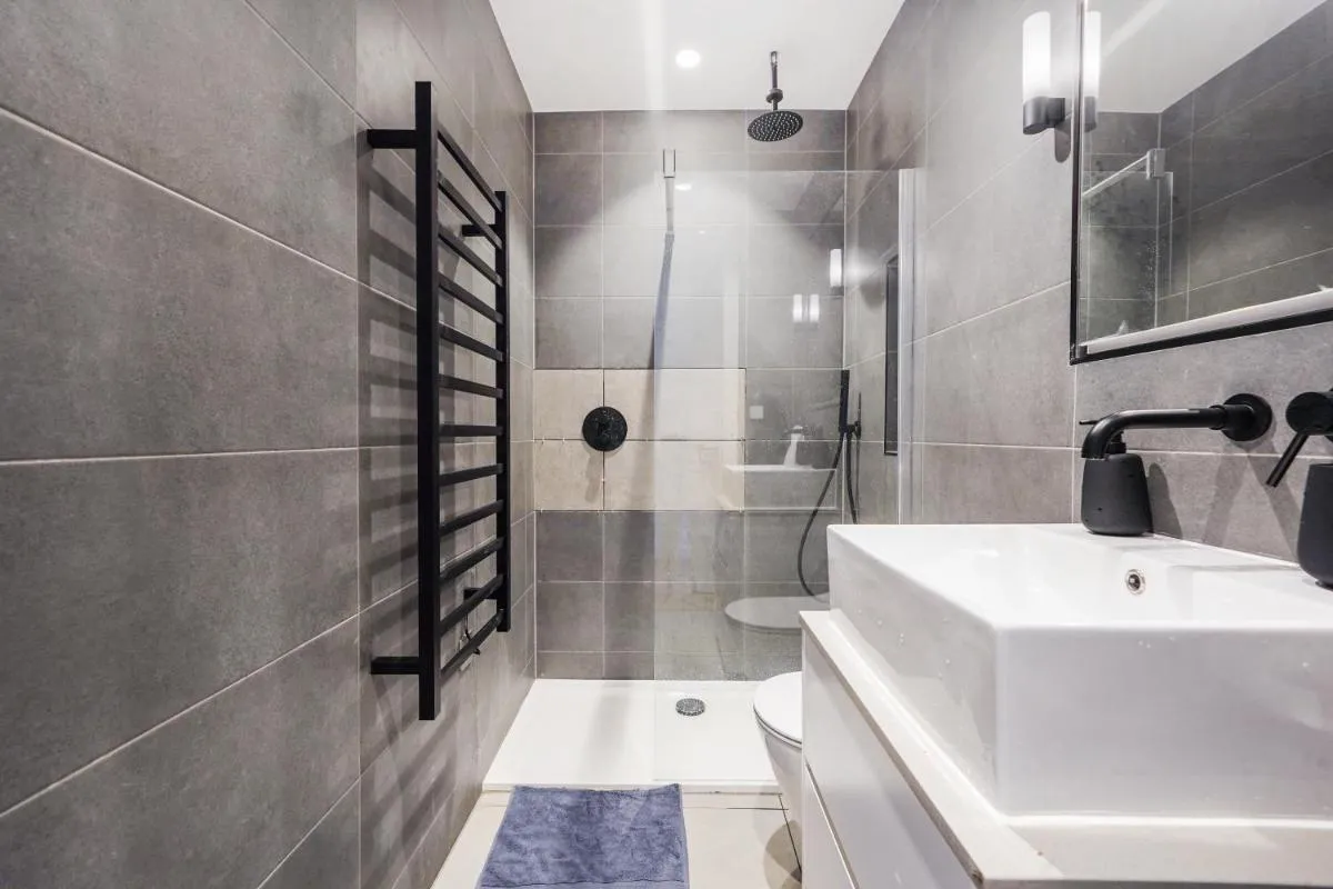 Image 3 of The Zurich Apartment, 6 beds, 15mins to Central London, 10mins Wembley stadium