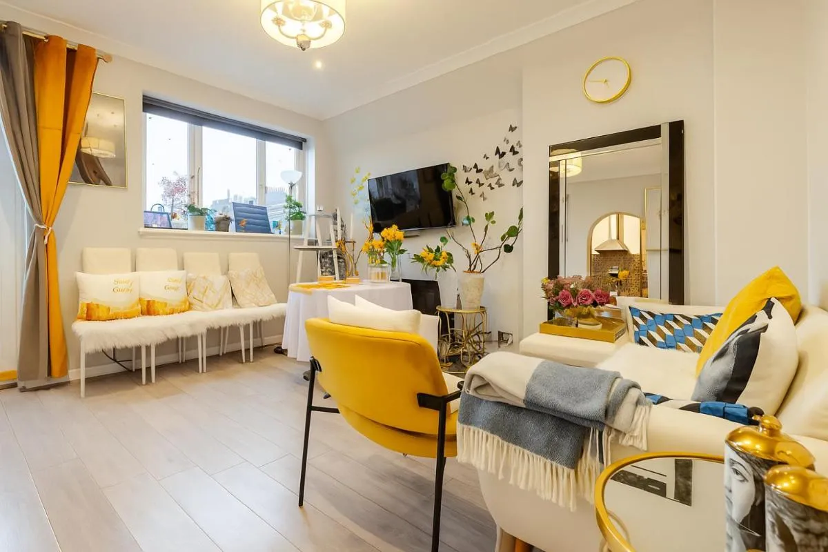 Image 5 of The two bedroom flat with terrace 1 min to Earls Court Station for 5 guests