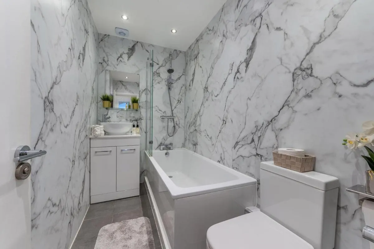 Image 3 of Three-Bedroom Bliss in London Town