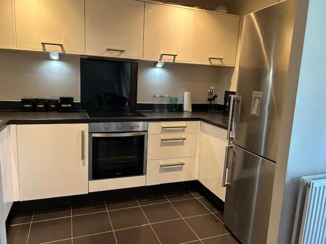 Image 4 of Three Bedroom Stylish London Apartment