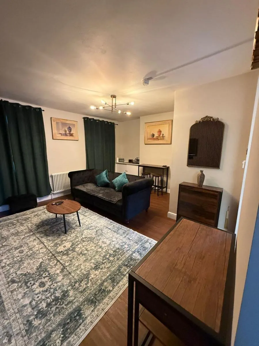 Image 4 of Timeless Retro Nest Spacious 1bedroom Duplex apartment with balcony in Shoreditch