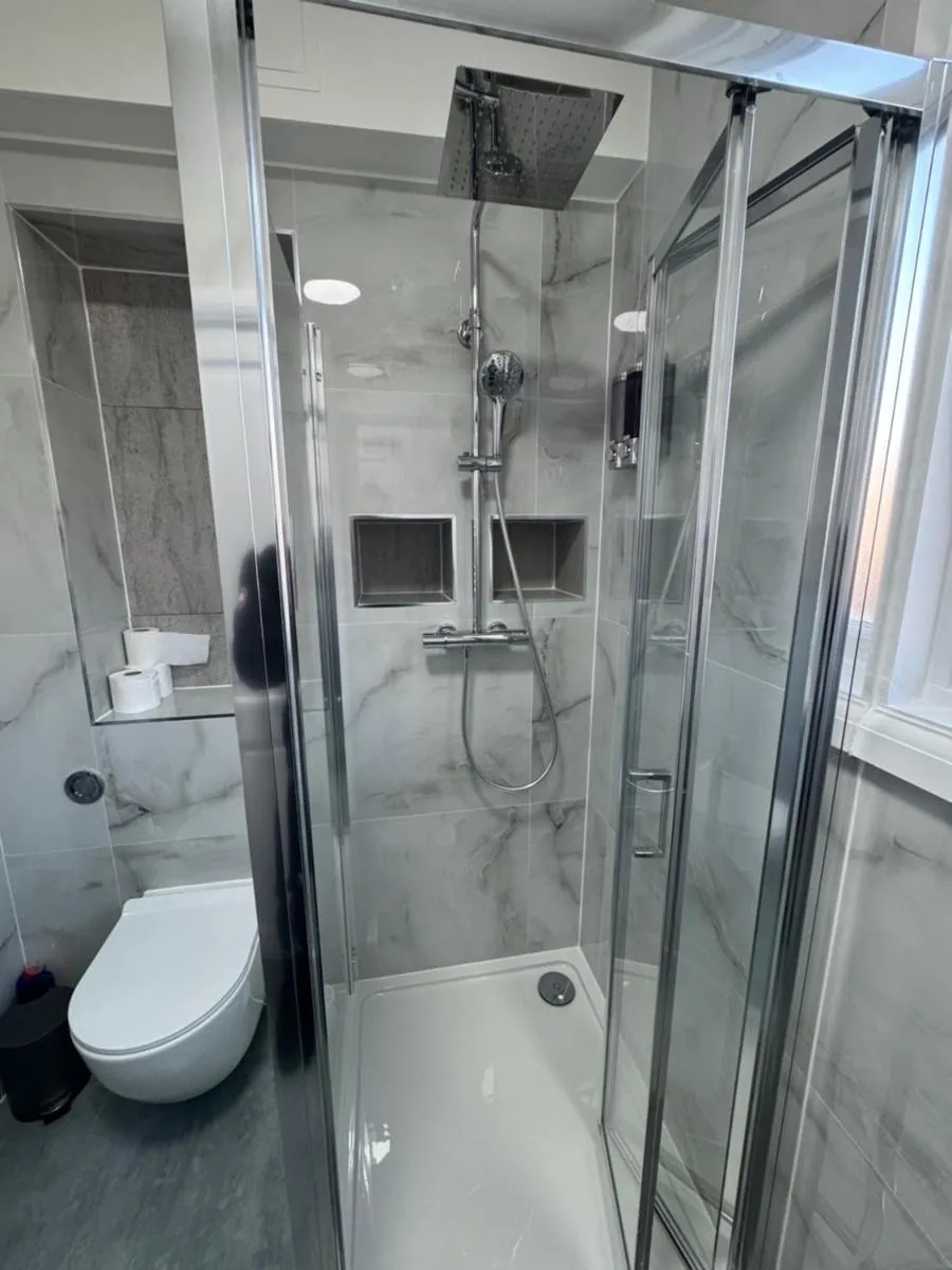 Image 3 of Timeless Retro Nest Spacious 1bedroom Duplex apartment with balcony in Shoreditch