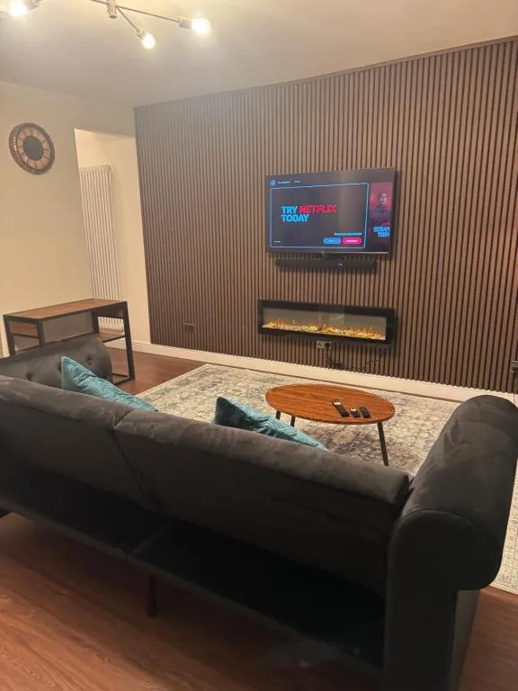 Image 1 of Timeless Retro Nest Spacious 1bedroom Duplex apartment with balcony in Shoreditch