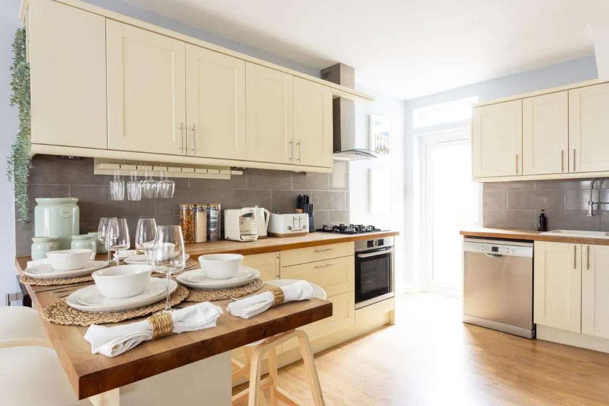Image 4 of Tintern Apartment – Clapham