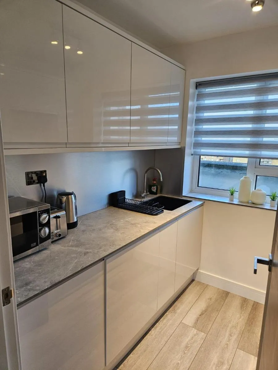 Image 5 of Top-Floor Studio with Private Terrace & London Skyline Views