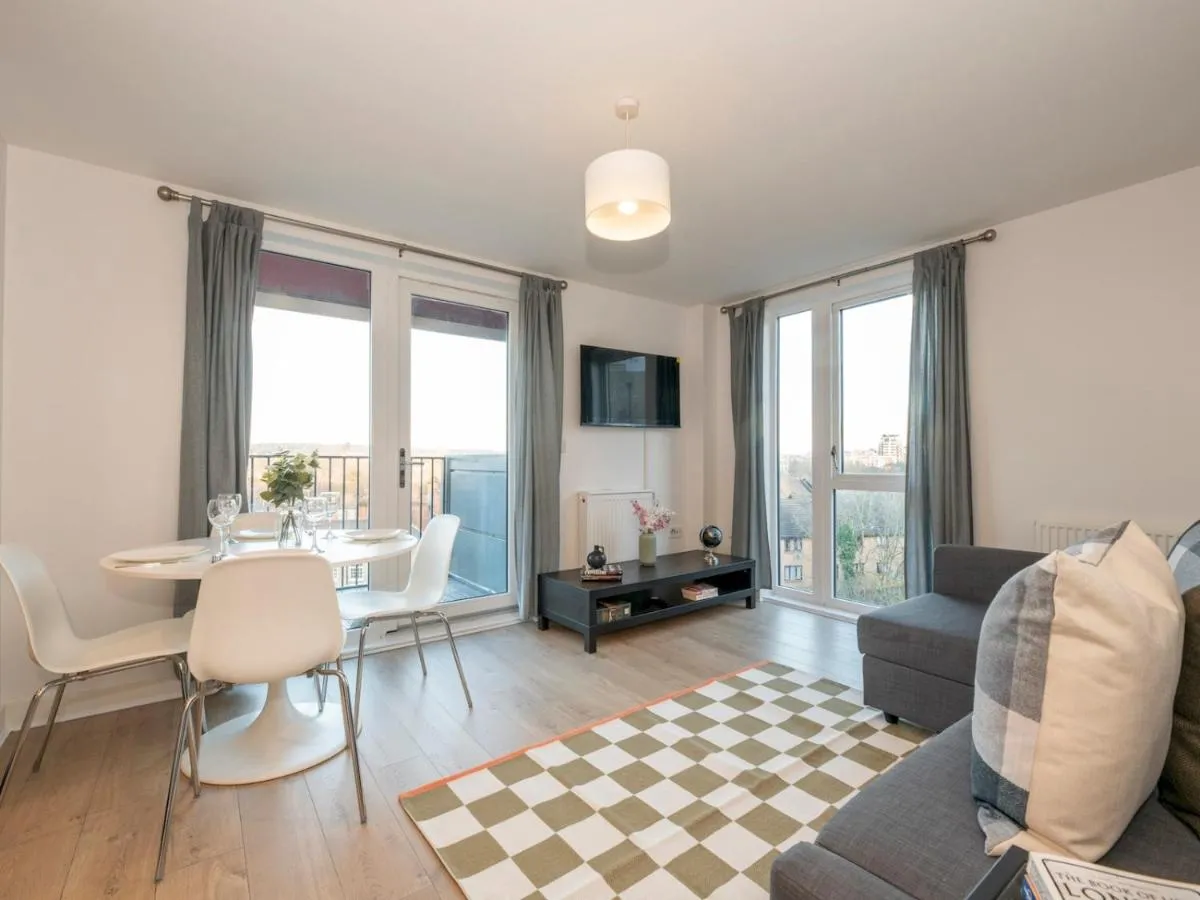 Image 5 of Top Floor Apartment 2 Mins to Train Station, Near London Museum – Pass the Keys
