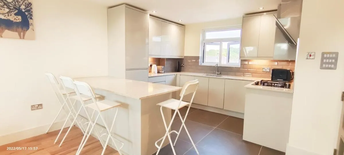 Image 4 of Top Floor Flat 5 Northwood