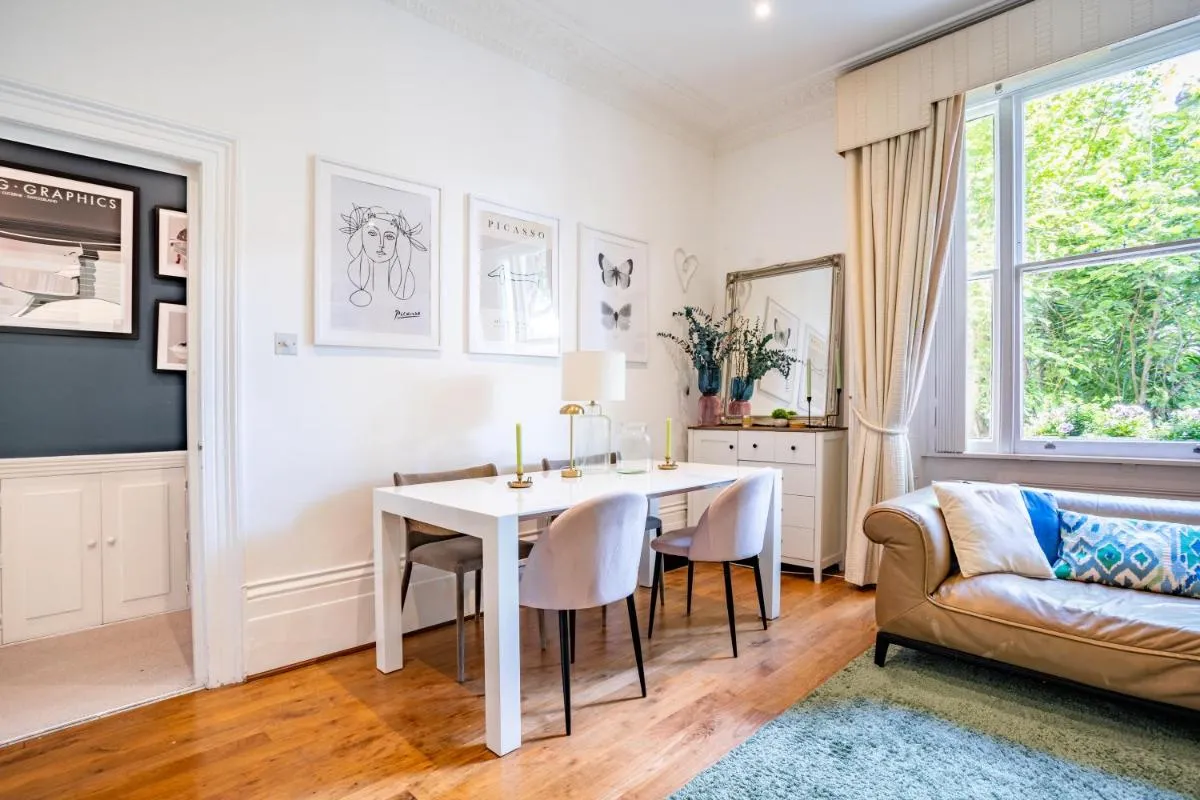 Image 4 of Top-quality flat in central London