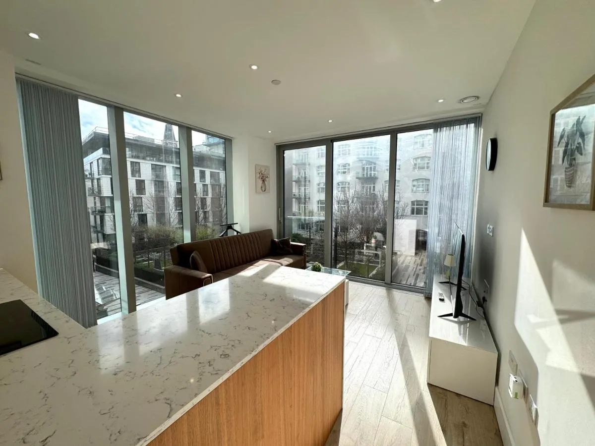 Image 5 of Tower Bridge, London Luxury Flat with Beautiful Garden Views