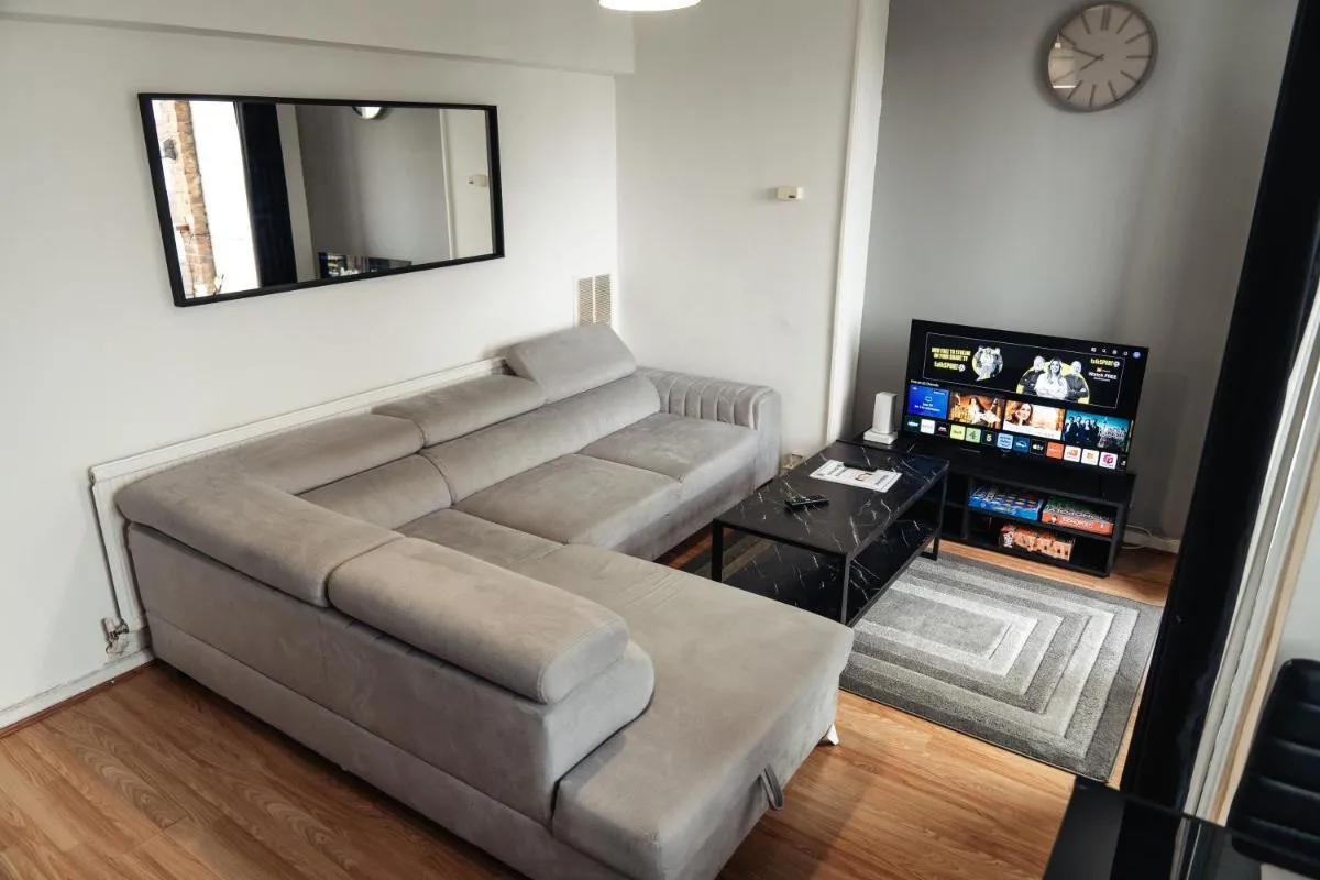 Image 5 of Tower Bridge Shard View 2 Bed Deluxe Apartment