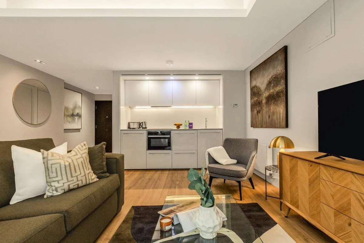 Image 4 of Tower of London I Your Apartment