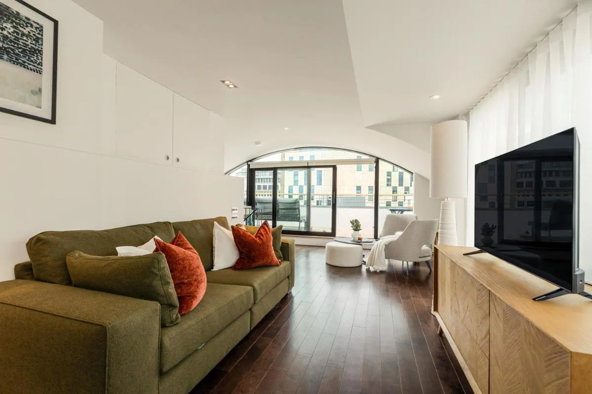 Image 3 of Tower of London I Your Apartment