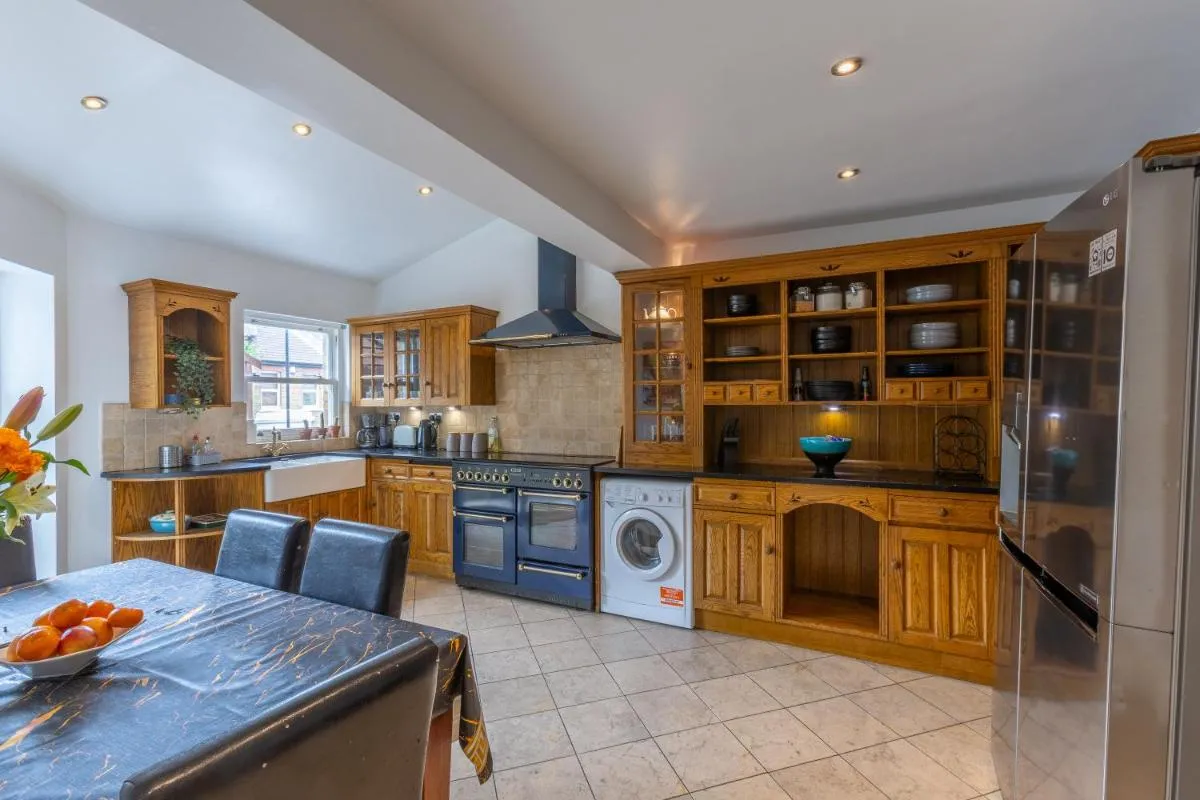 Image 3 of Traditional English 4 bedroom home in Greenwich