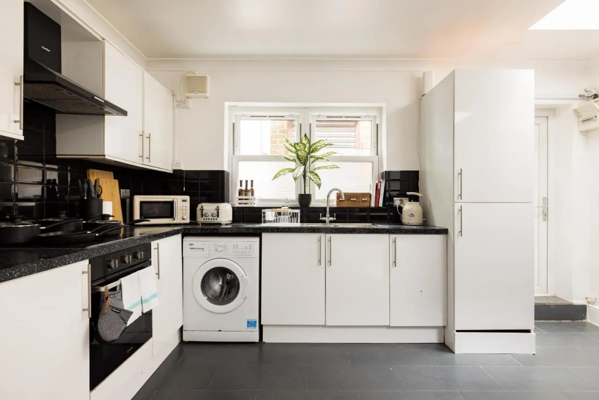 Image 3 of Tranquil 1 Bedroom Flat Hackney London