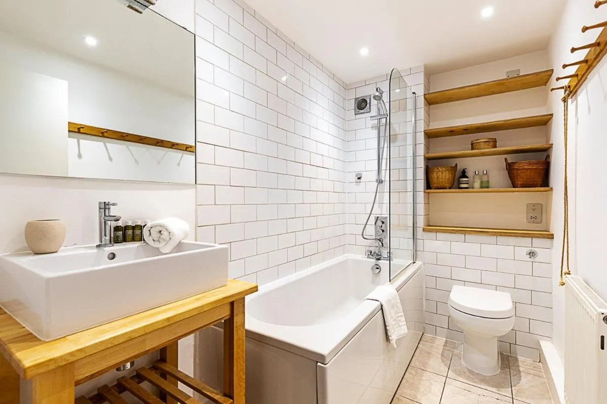 Image 5 of Tranquil 2 Bedroom Apartment in East London