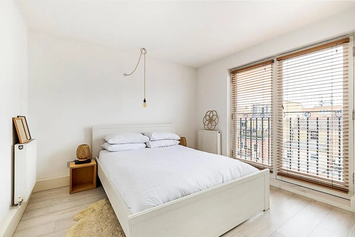Image 4 of Tranquil 2 Bedroom Apartment in East London