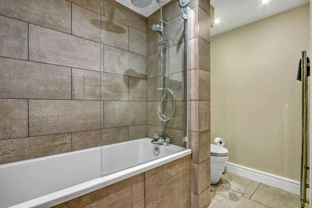 Image 3 of Tranquil 2 Bedroom Apartment in Southwark- ZONE 1