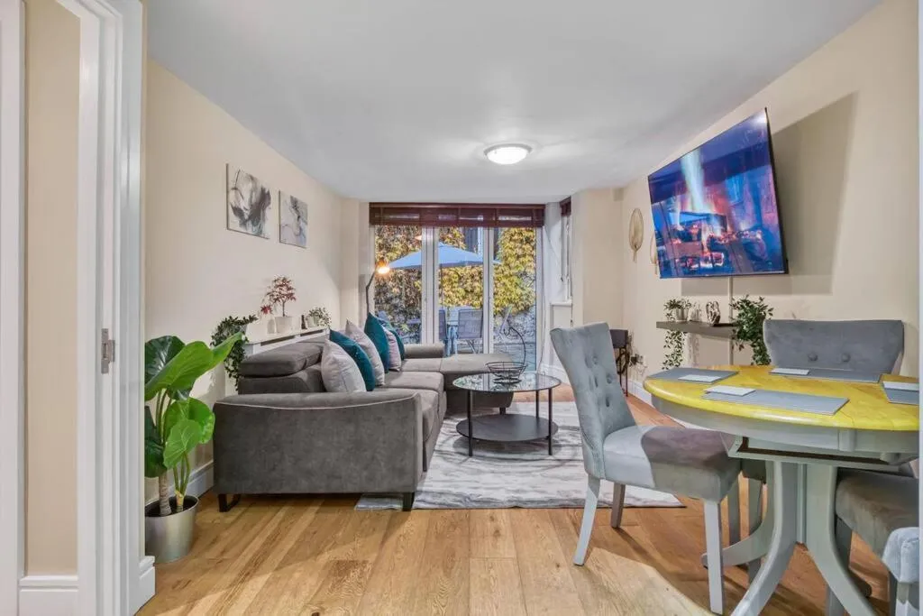 Image 4 of Tranquil 2 Bedroom Apartment in Southwark- ZONE 1
