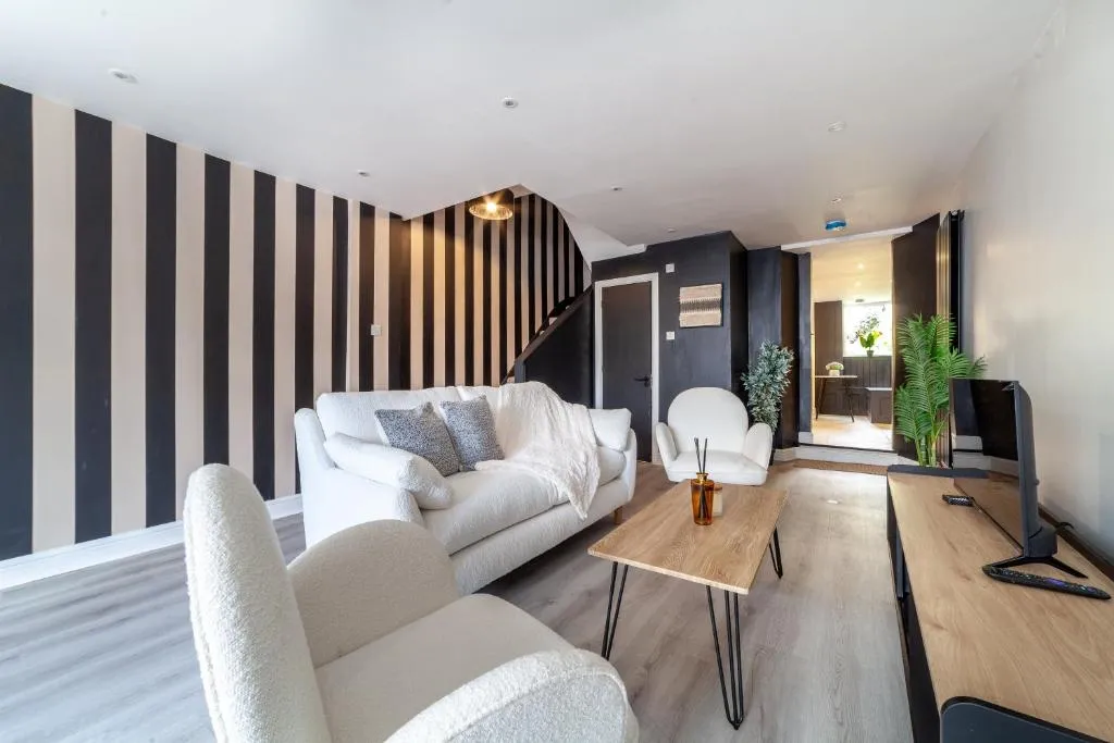Image 1 of Tranquil 5BR house with garden & terrace, SE London