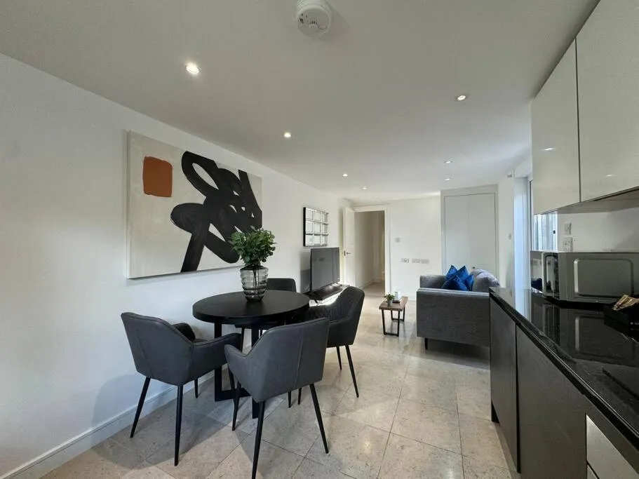 Image 3 of Trendy 2BR 2BA Flat in Crystal Palace