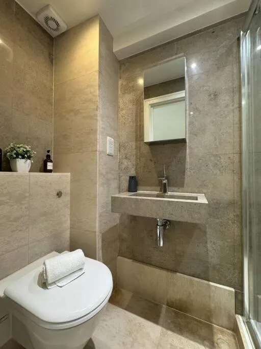 Image 4 of Trendy 2BR 2BA Flat in Crystal Palace