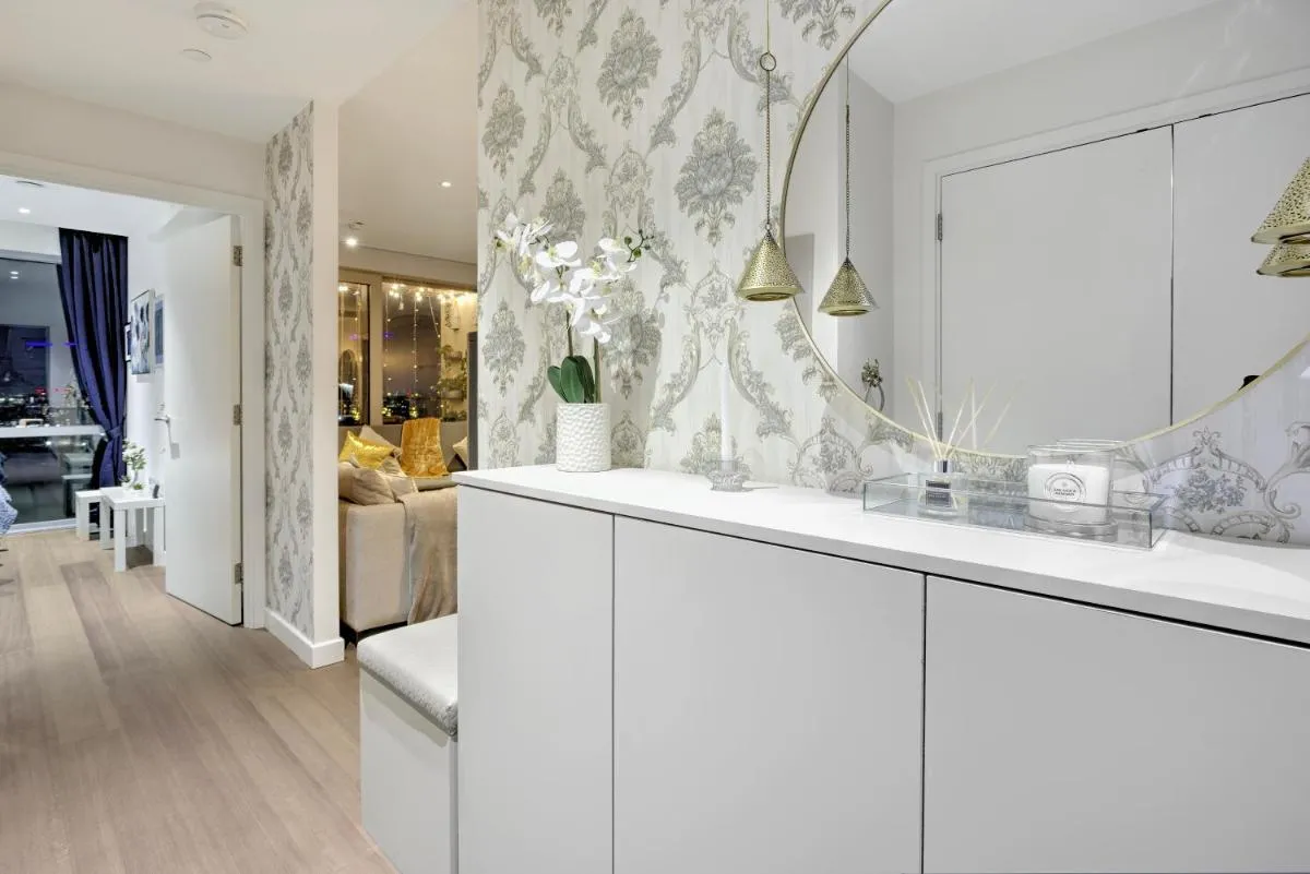 Image 3 of Trendy 3-Bed, 2-Bath – O2 London Escape – Your Ideal Stay