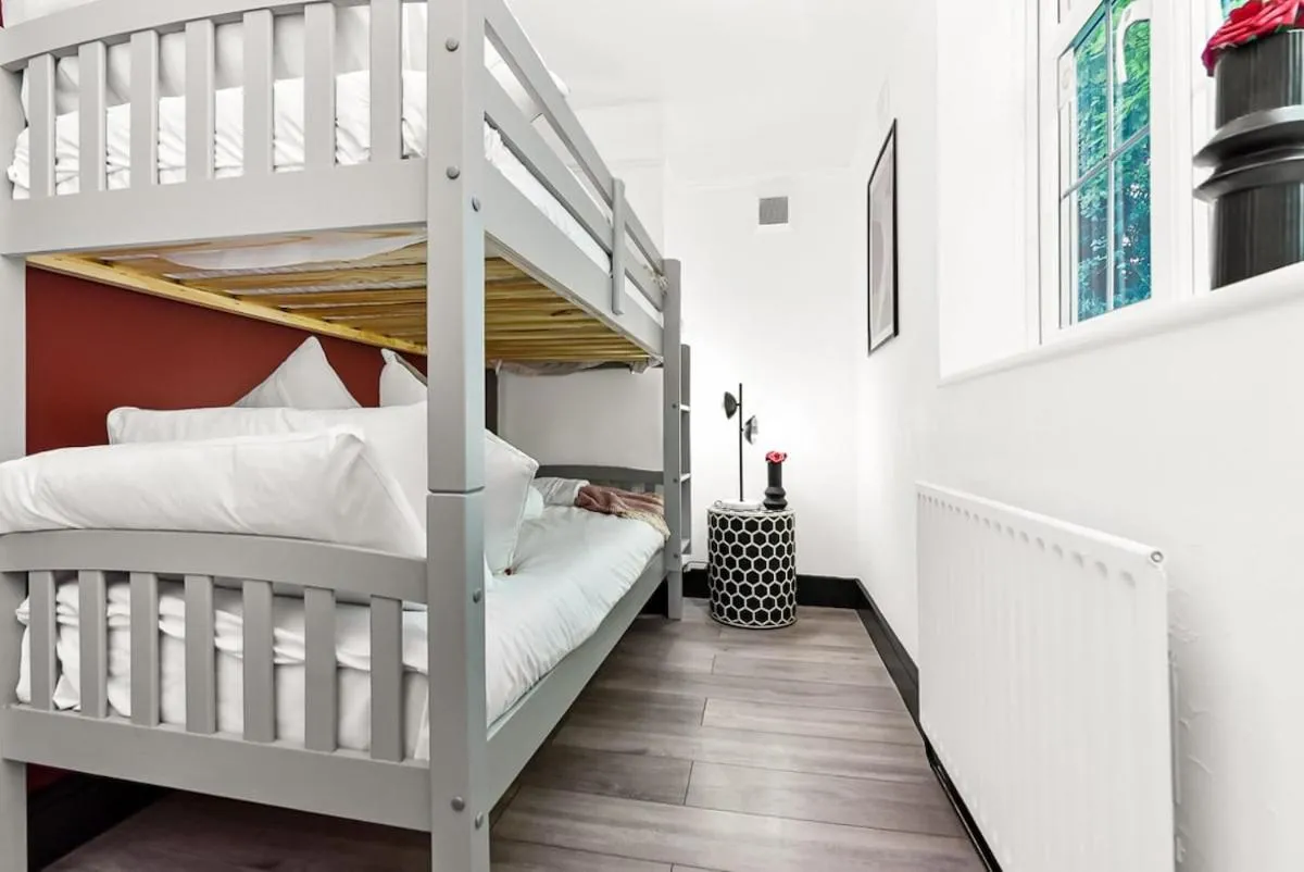 Image 4 of Trendy Finchley 2 bed Gem slp 6 with free parking