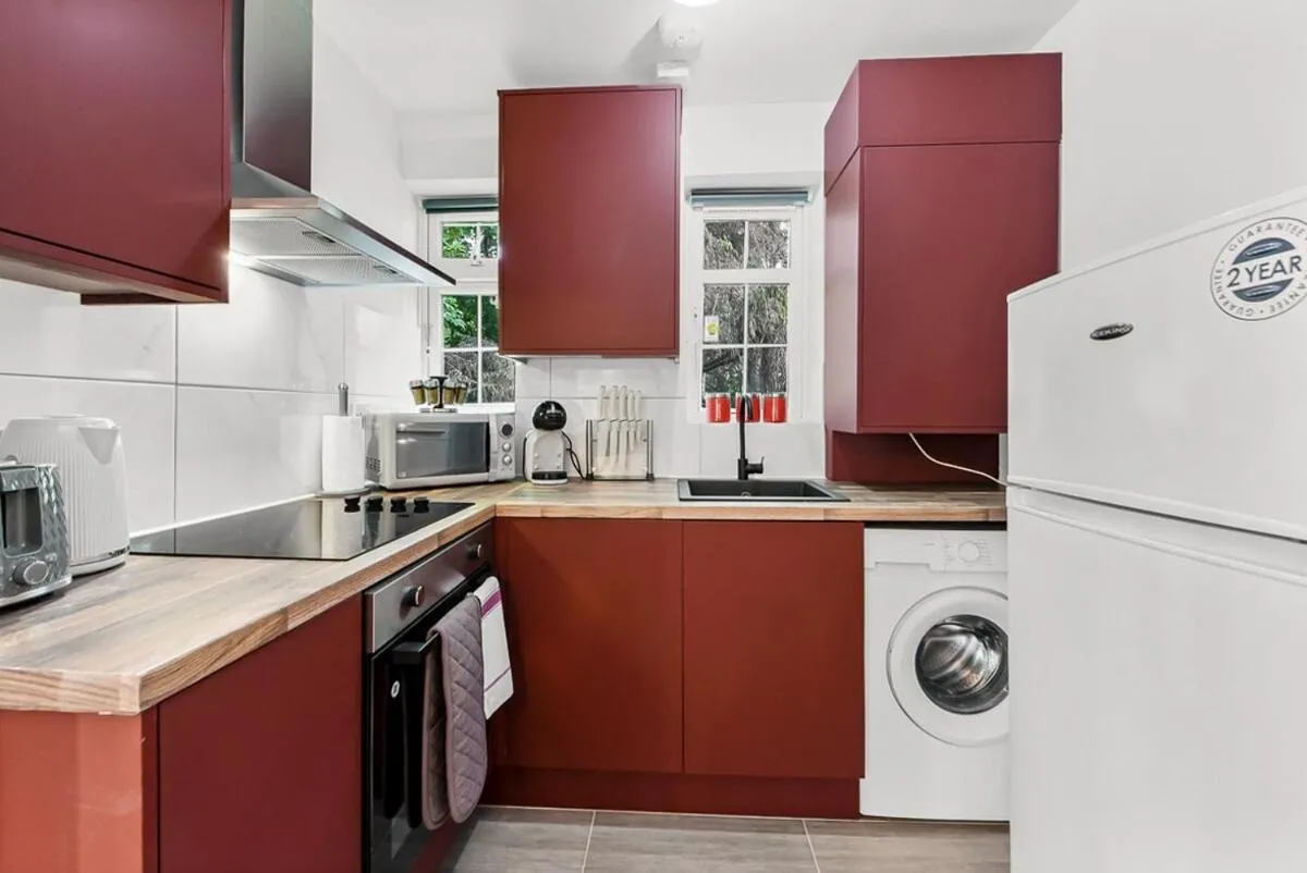 Image 3 of Trendy Finchley 2 bed Gem slp 6 with free parking