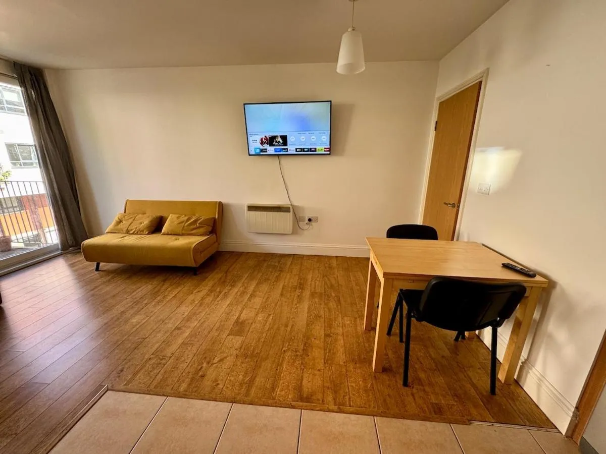 Image 5 of Trendy Studio Flat, 8 Minutes to central London