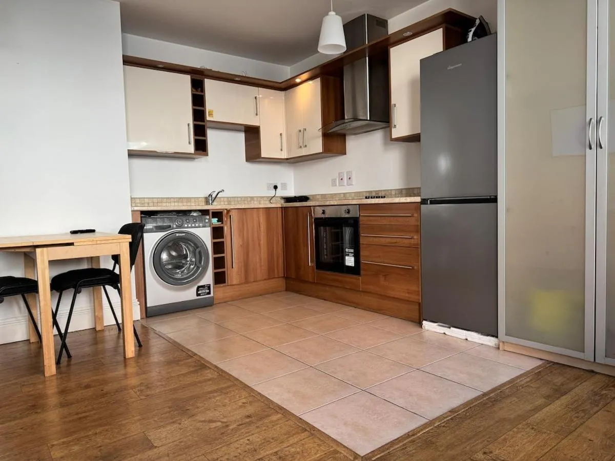 Image 3 of Trendy Studio Flat, 8 Minutes to central London
