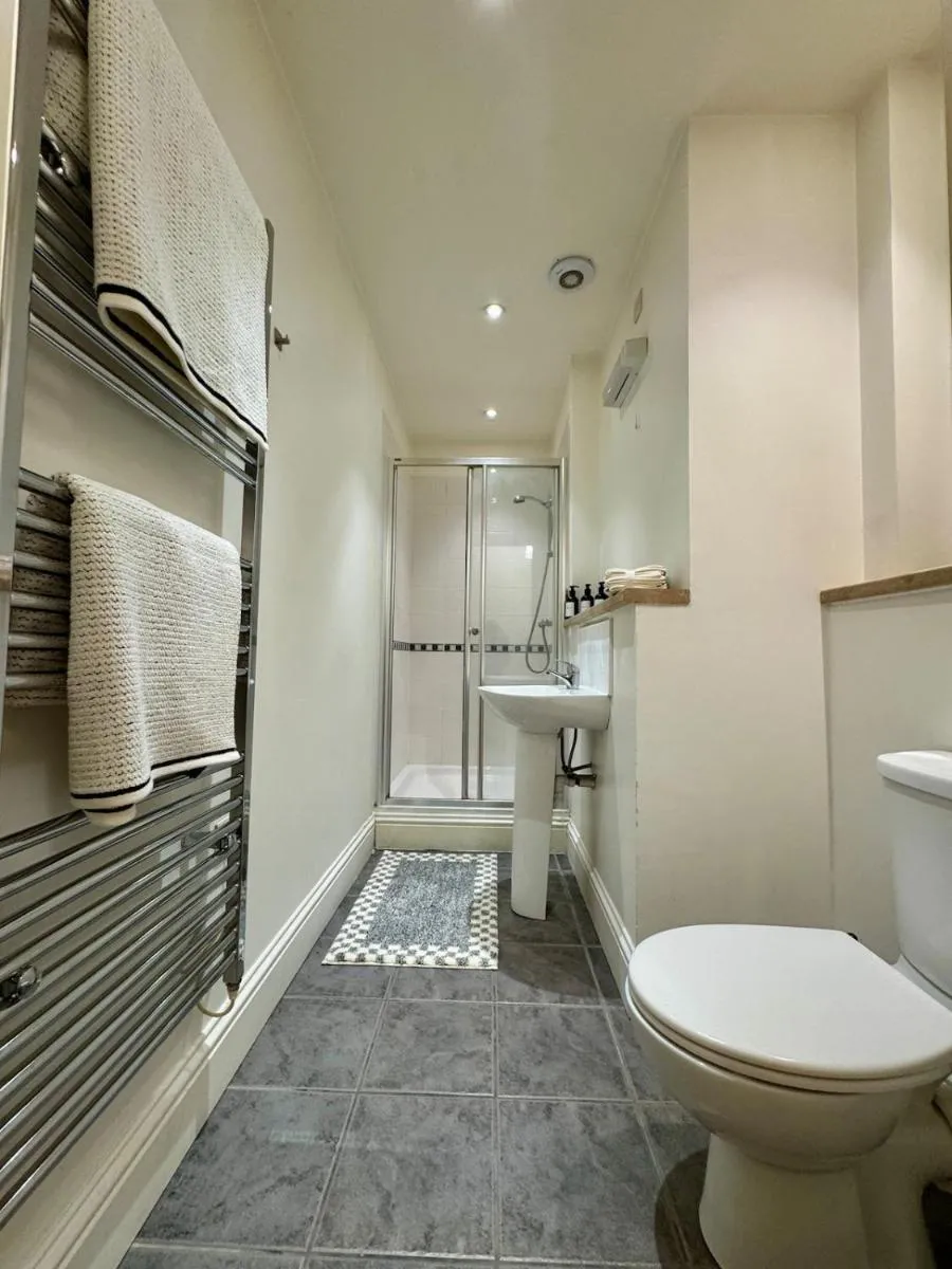 Image 4 of Trendy Studio Flat, 8 Minutes to central London