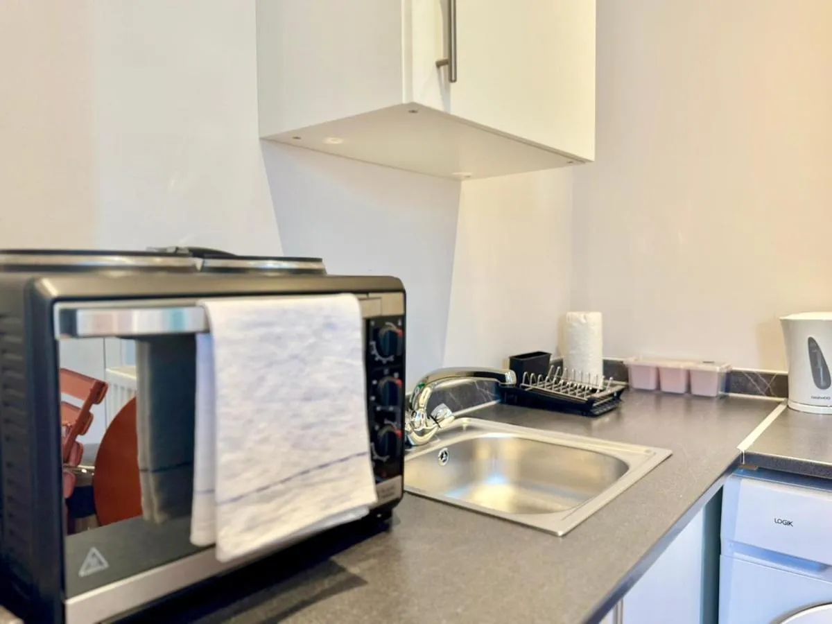 Image 4 of Trendy Studio Near Tube in Shepherds Bush Hotspot – Pass the Keys