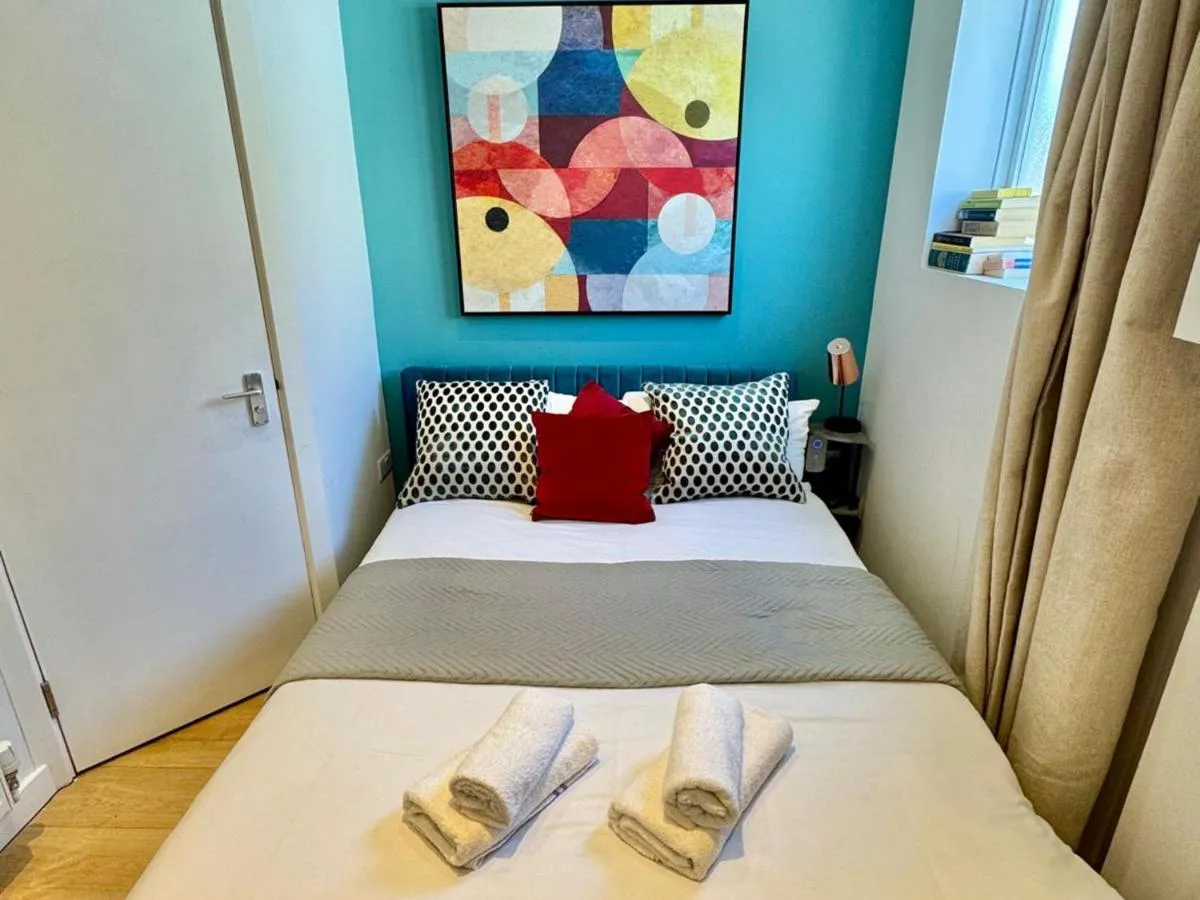 Image 2 of Trendy Studio Near Tube in Shepherds Bush Hotspot – Pass the Keys