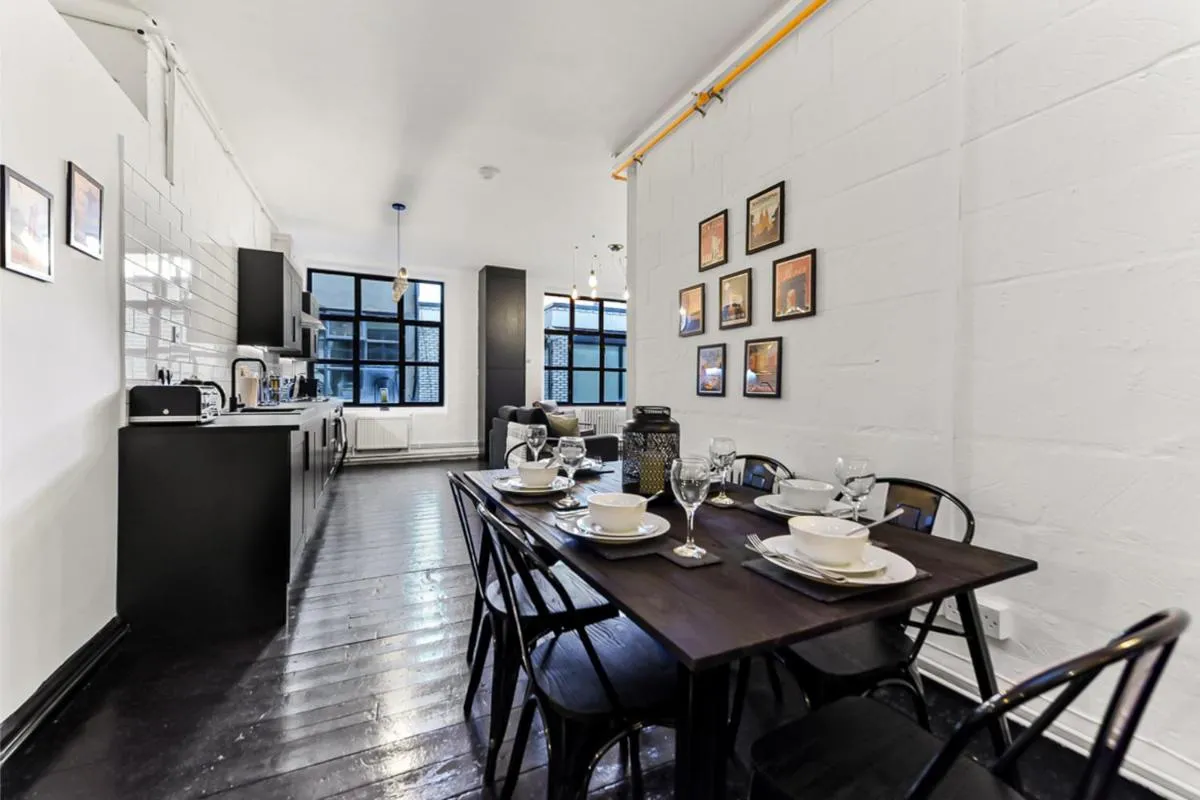 Image 3 of Trendy and Eccentric Flat in Hackney