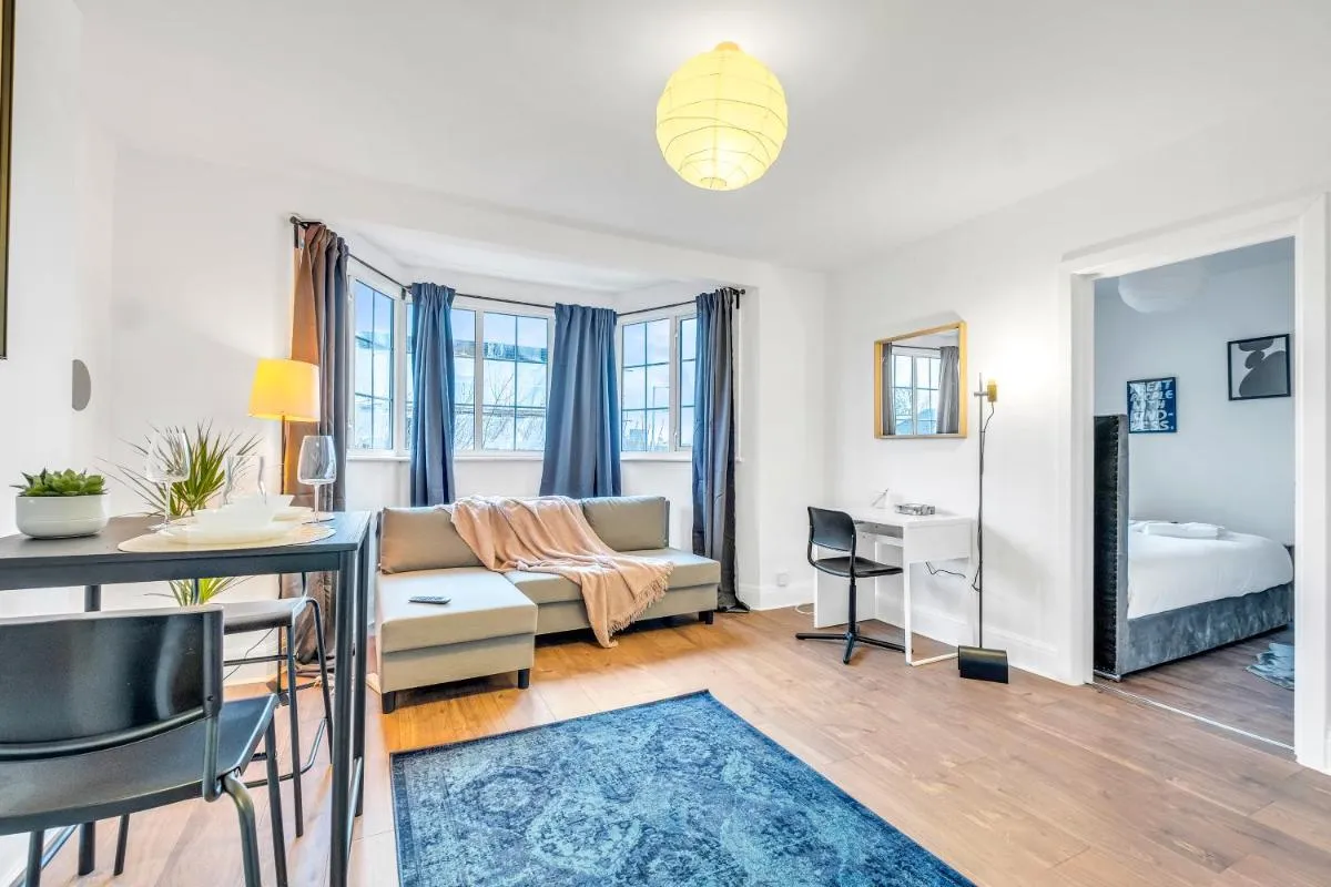 Image 3 of Turn-Key 1-Bed Flat Ideal for Relocations