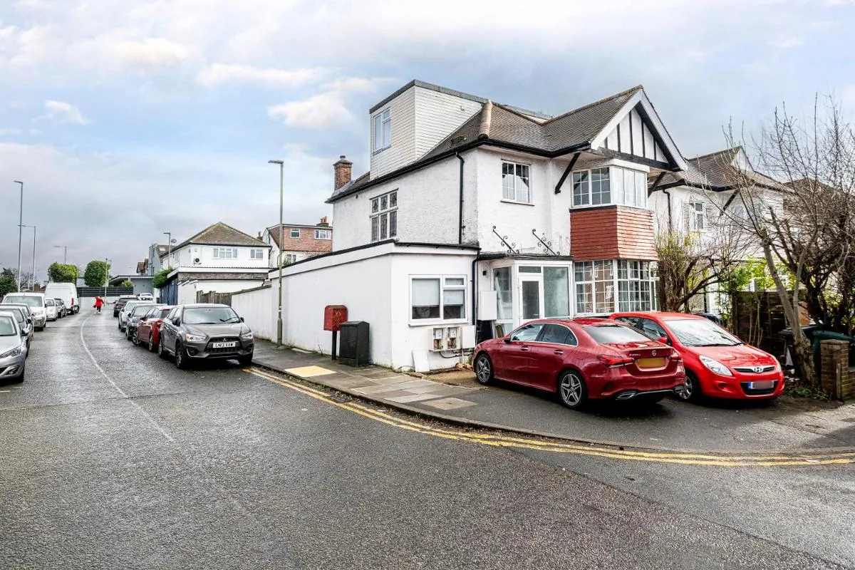Image 4 of Turn-Key 1-Bed Flat Ideal for Relocations