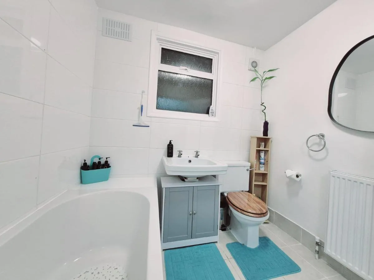 Image 3 of Turnpike lane Flat – Stylish and Bright Flat in North London N8 – 5 mins from Piccadilly line station