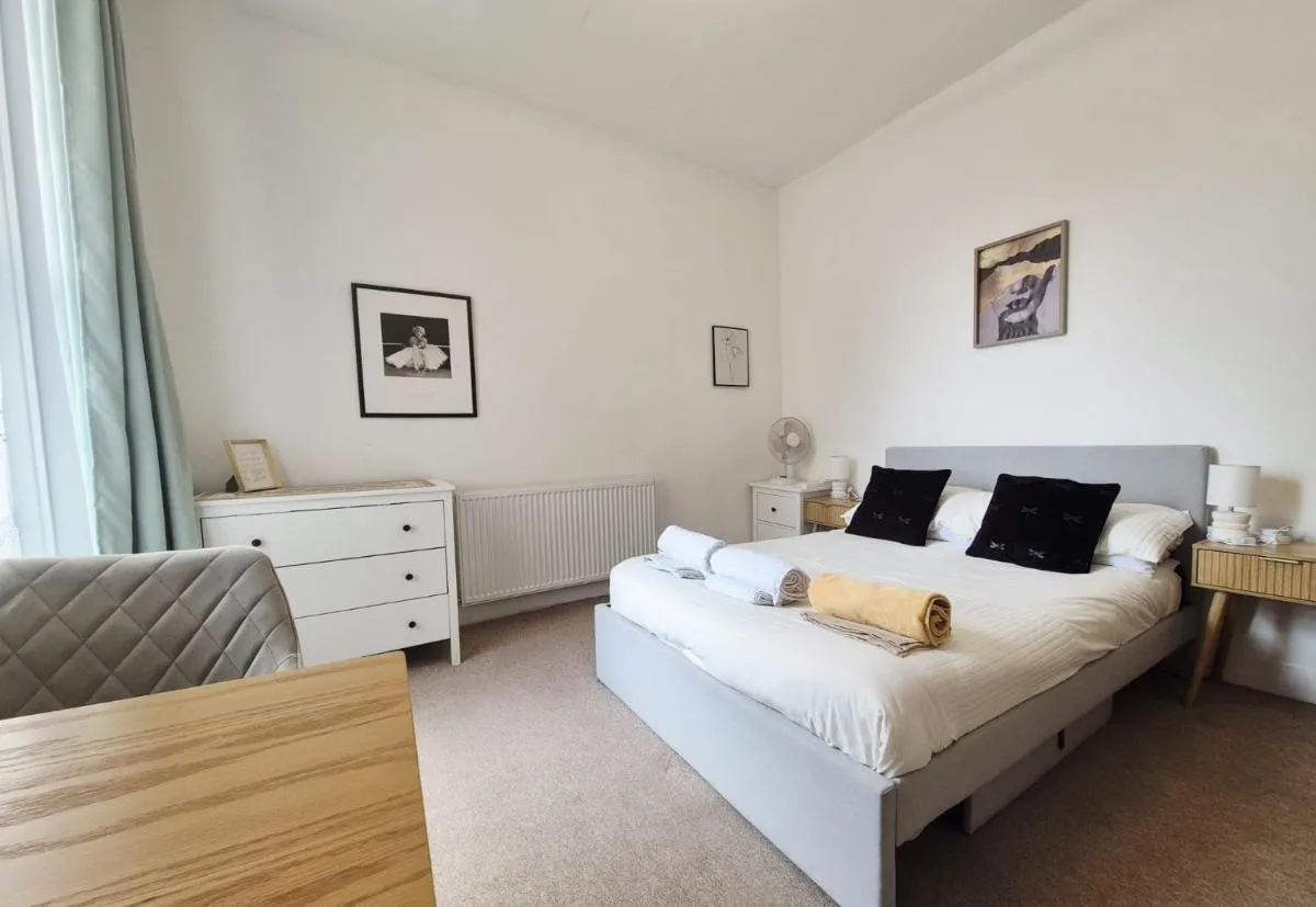 Image 2 of Turnpike lane Flat – Stylish and Bright Flat in North London N8 – 5 mins from Piccadilly line station