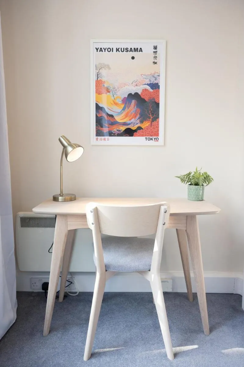 Image 5 of Two-Bed City Centre flat 100m from Trafalgar sqr