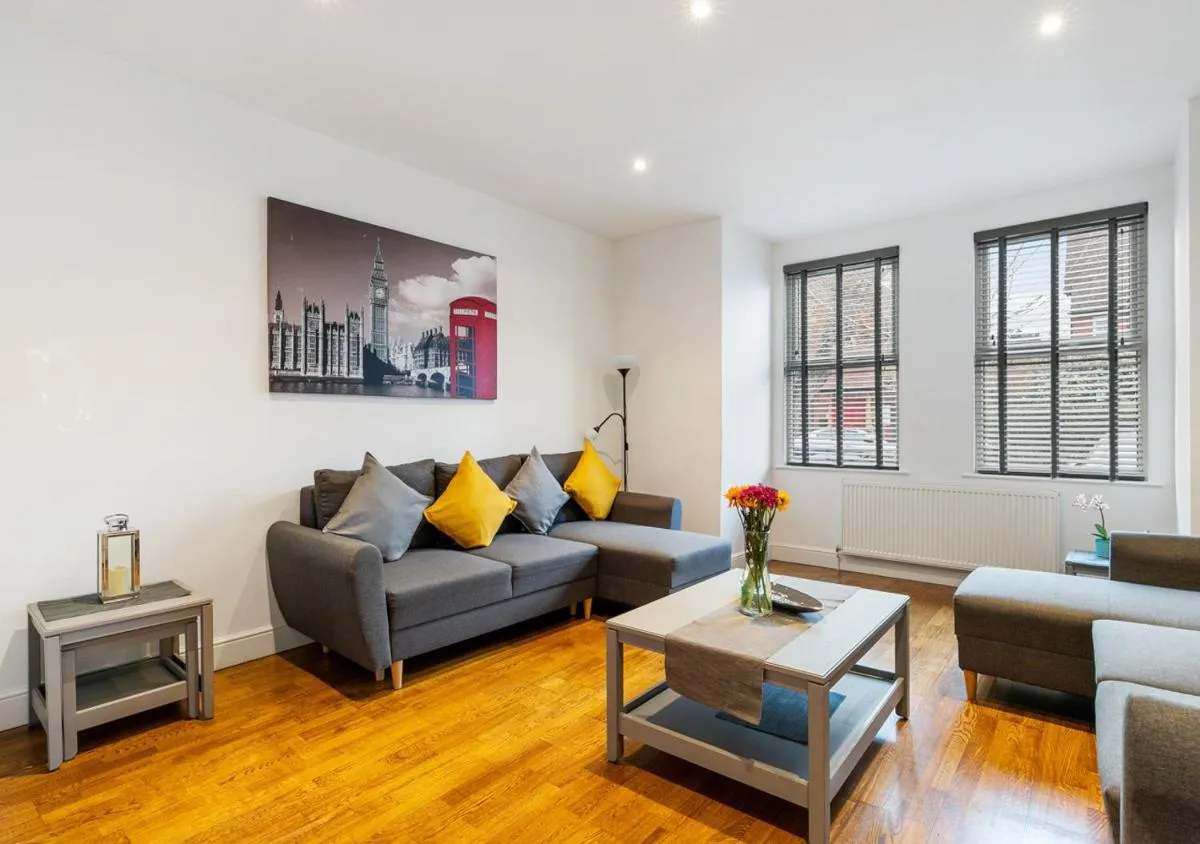 Image 3 of Two Bed Flat in Bush Hill Park