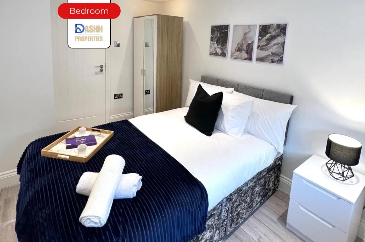 Image 2 of Two Bedroom Apartment By Dashh Properties Short Lets & Serviced Accommodation In Shepherds Bush With Free Wifi