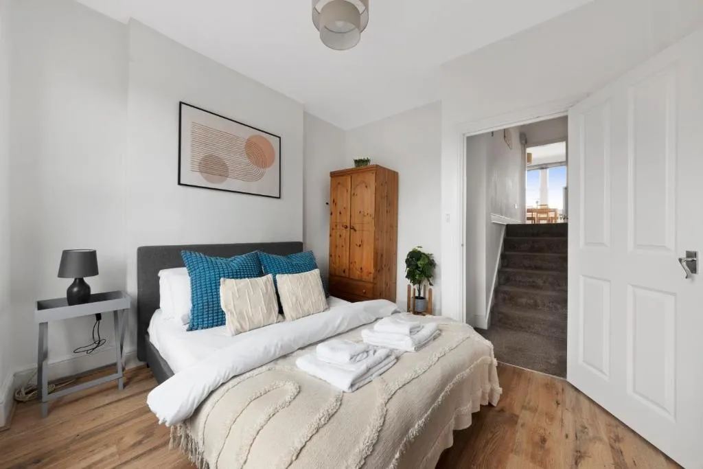 Image 1 of Two Bedroom Apartment Muswell Hill – Second Floor