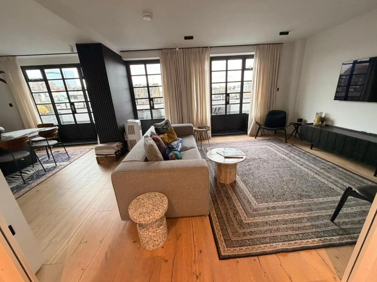 Image 5 of Two Bedroom Flat in Kensington