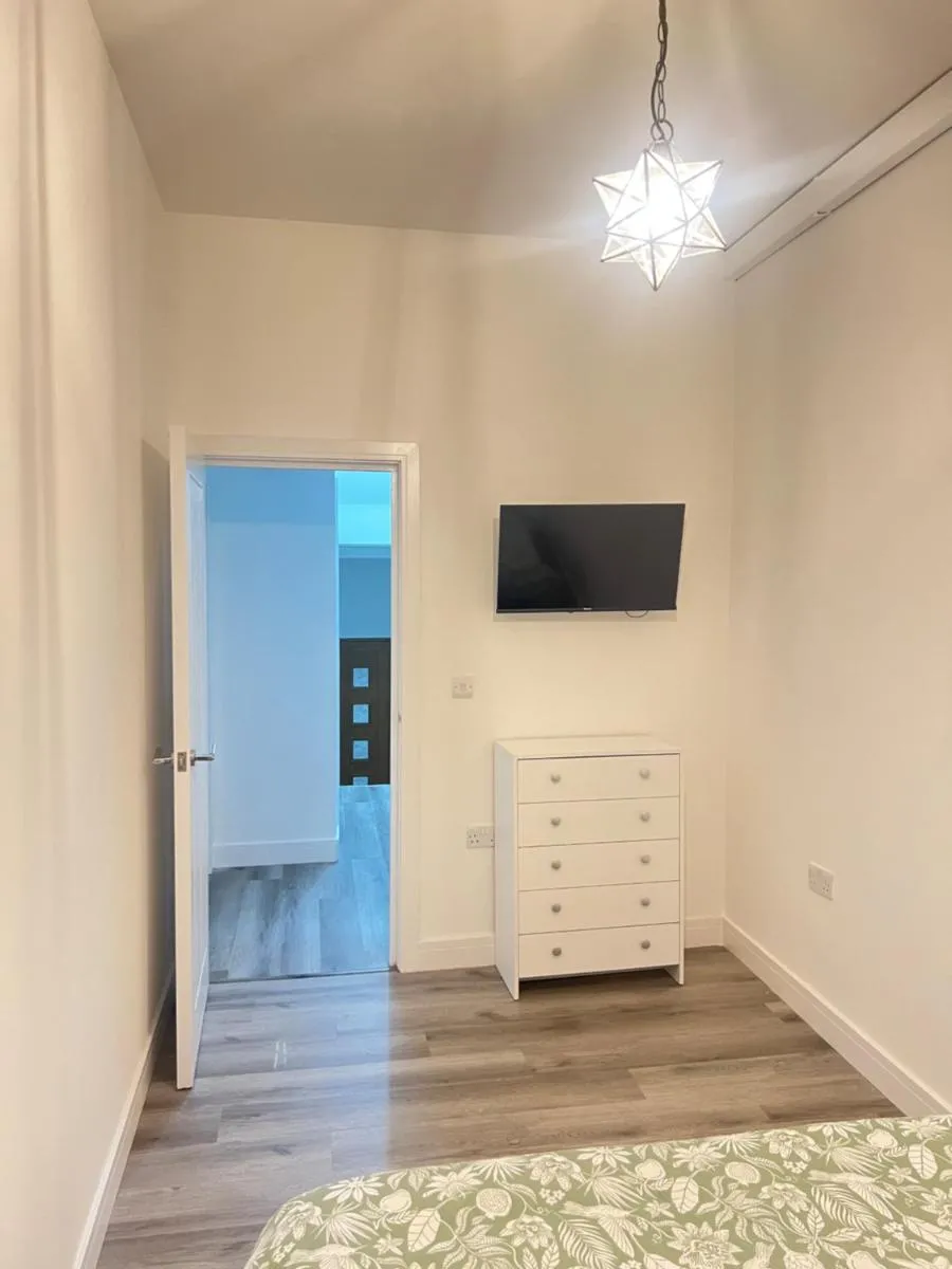 Image 5 of Two Bedroom Hanwell Modern Nest