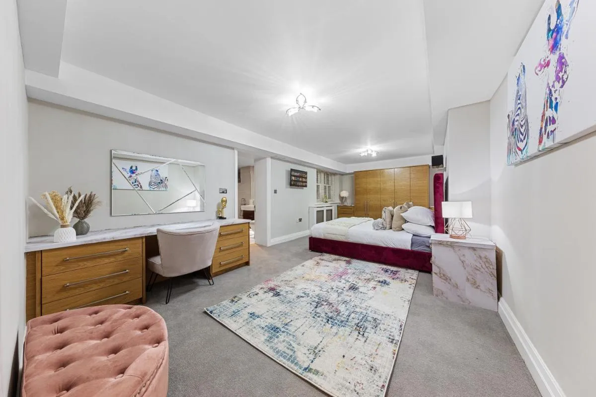Image 5 of ULTRA MASSIVE House by HYDE PARK