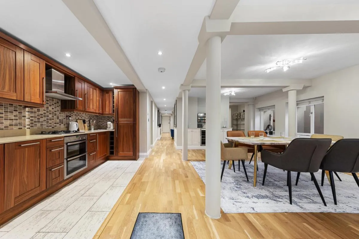 Image 3 of ULTRA MASSIVE House by HYDE PARK